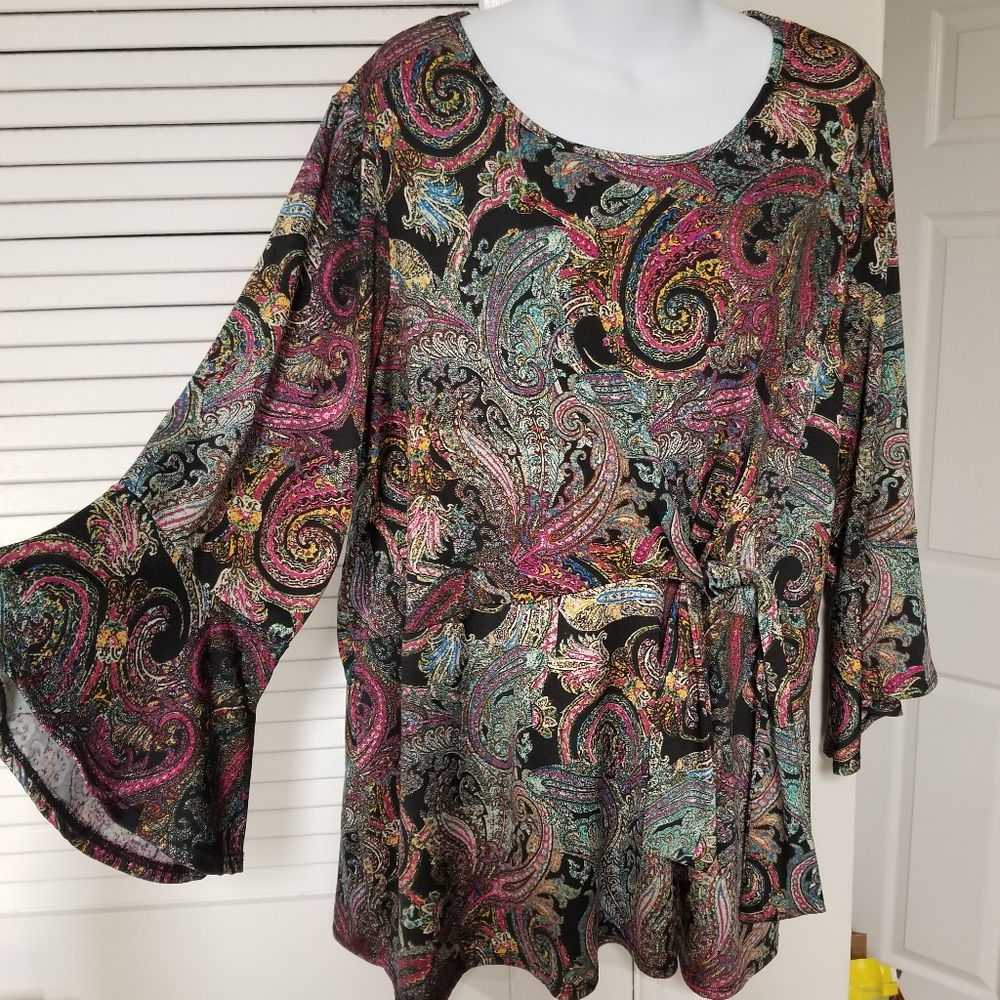 Avenue gorgeous floral top